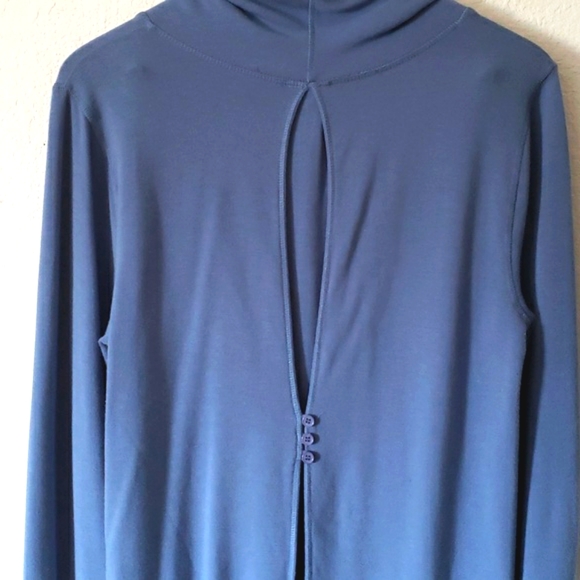 Cable & Gauge Blue Funnel Neck Tunic Top Size Large - Picture 6 of 13